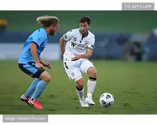 桑德兰新赛季亮相经典条纹球衣，状态回暖引关注