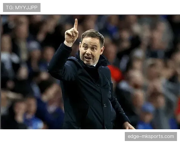 桑德兰主帅莫布雷战术奏效，率队斩获关键胜利重振士气