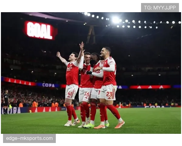 拜仁防线看似稳固，实则站位混乱、回防脱节，问题藏不住了